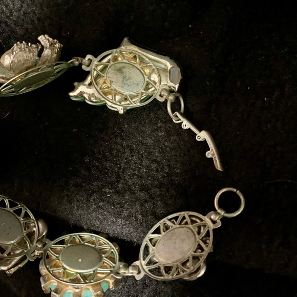 Vintage 1950s/60s Turquoise Tone Charm Bracelet – Gold Tone – Unsigned - Picture 6 of 8